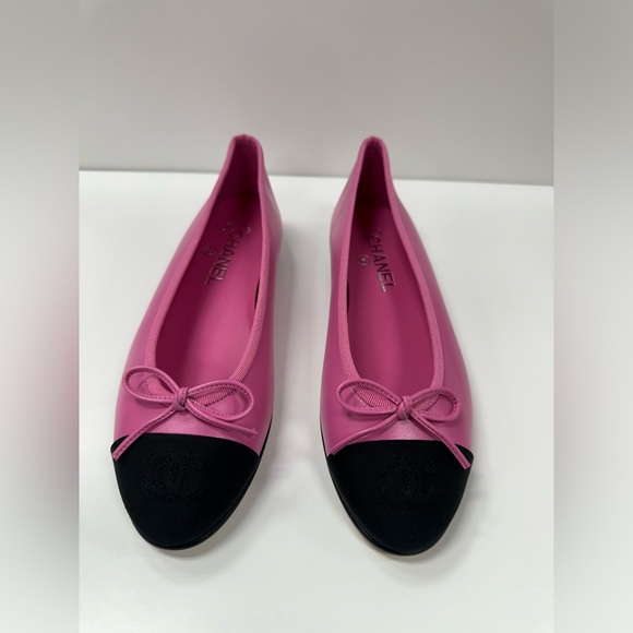CHANEL Lambskin Grosgrain Cap Toe CC Ballerina Flats in Pink/Black - Picture 2 of 11